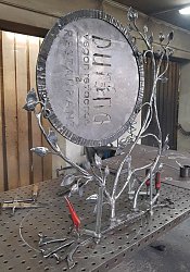 Kovaný vývesný štít