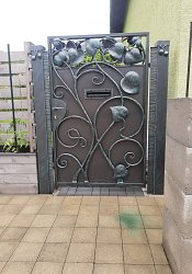 Kovaná malá bránka