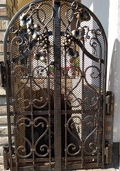 Kovaná malá bránka