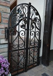 Kovaná malá bránka