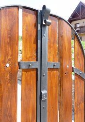 Brána kovaná drevo kov