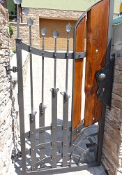 Brána kovaná drevo kov