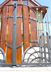 Brána kovaná drevo kov