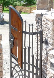 Brána kovaná drevo kov