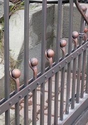 Kovaná brána a malá bránka