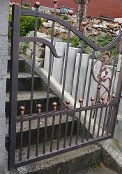 Kovaná brána a malá bránka