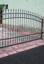 Kovaná brána krídlová