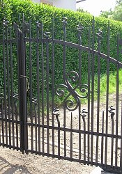 Kovaná brána krídlová