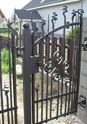 Kovaná brána krídlová