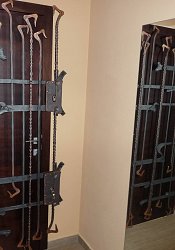 Kovaná mreža, interiér