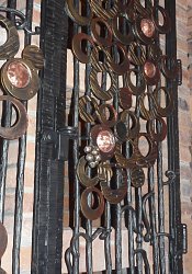 Kovaná mreža do vínnej pivnice