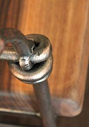 Kovaný nábytok do predsiene