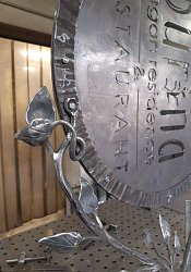 Kovaný vývesný štít