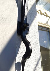 Prístrešok nad vstupné dvere.