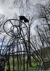 Kovové konštrukcie na zelené sochy.