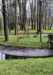 Kovové konštrukcie na zelené sochy.