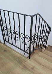 Kované zábradlie.