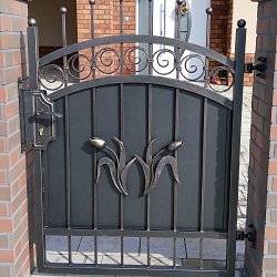 Kovaná malá bránka