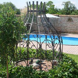 Kovaná mreža na studňu