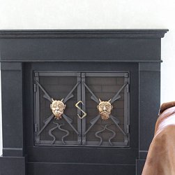 Kované dvierka na krb