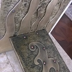 Dekoratívny kryt do krbu