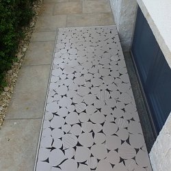 Kovaná pochôdzna mreža