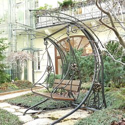 Kovaná záhradná hojdačka