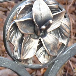 Kovaná záhradná hojdačka