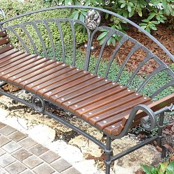 Kovaná záhradná lavička