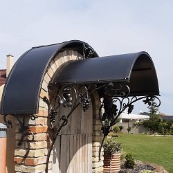 Kovaný prístrešok