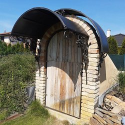 Kovaný prístrešok