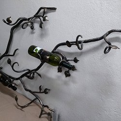 Kovaný držiak na víno