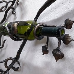 Kovaný držiak na víno