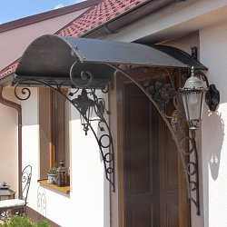 Kovaný prístrešok nad dvere