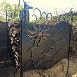 Kovaná ozdobná mreža.