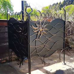 Kovaná ozdobná mreža.