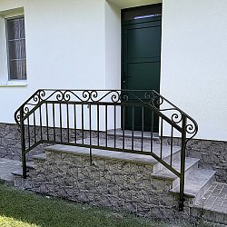 Kované zábradlie.