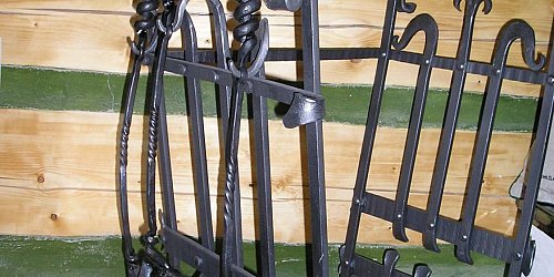 Kovaný kôš na drevo