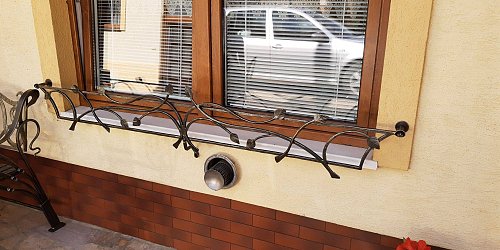 Kovaná mriežka na kvety