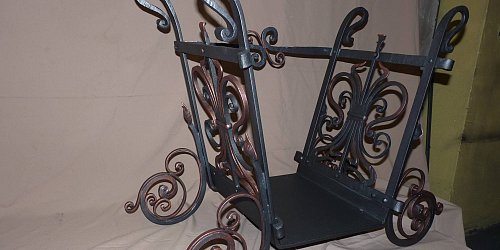 Kovaný kôš na drevo