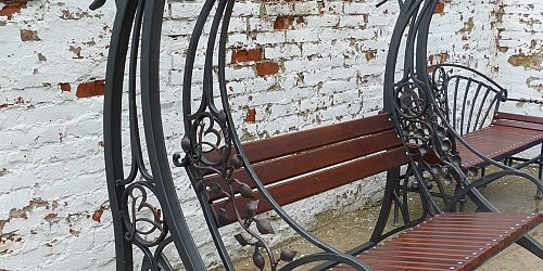 Kovaná lavička, hojdačka, Burg