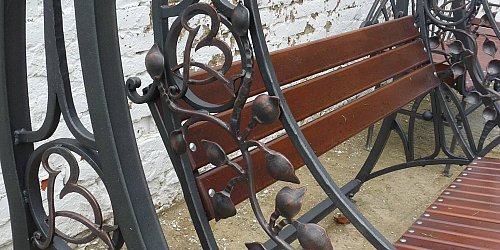 Kovaná lavička, hojdačka, Burg