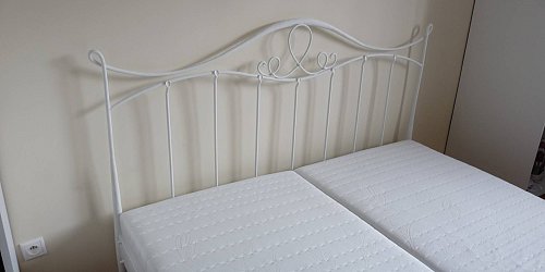 Kovaná posteľ, biela