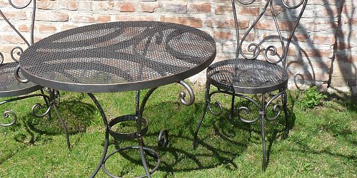 Kovaný stolík, stolička
